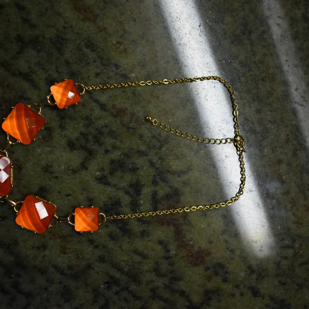Orange! Unbranded costume necklace - Picture 6 of 7